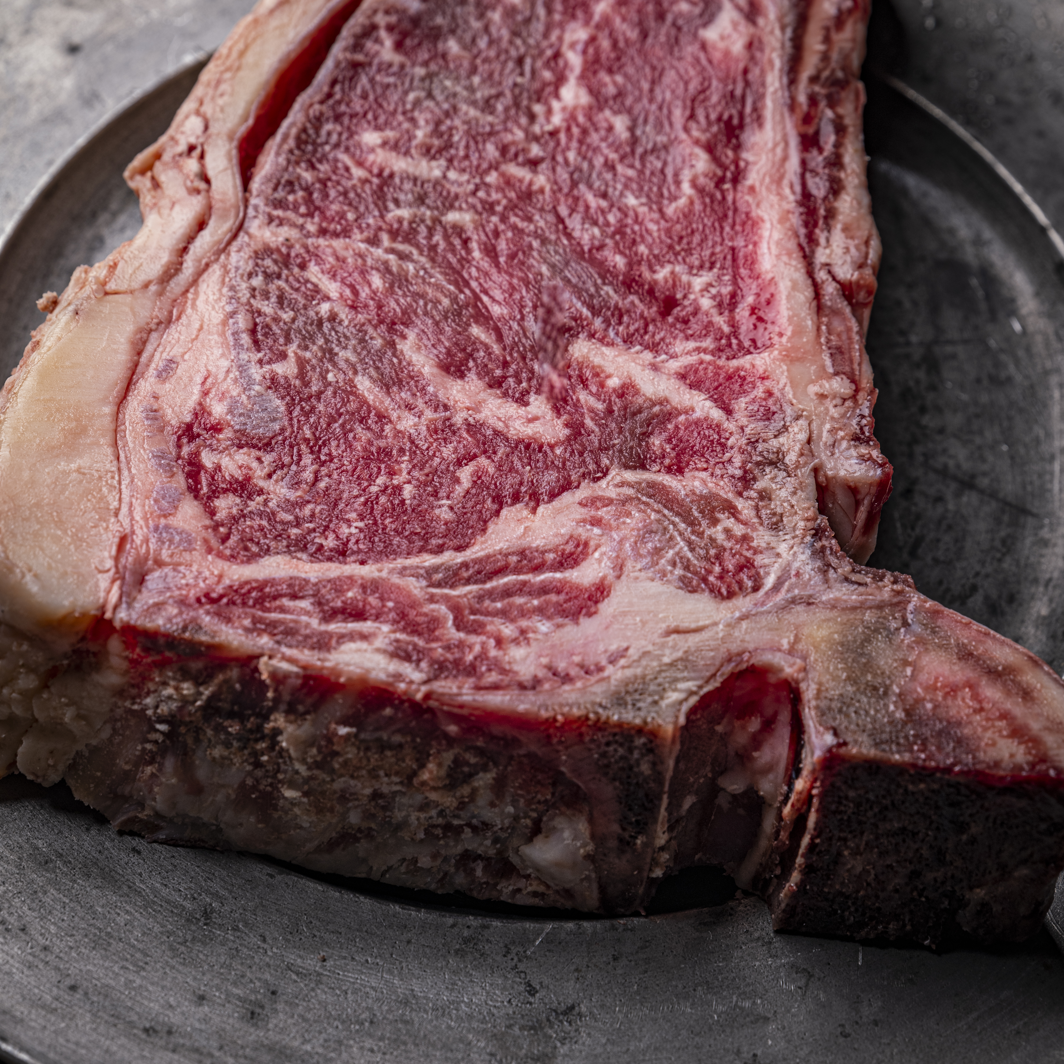 Dry Aged Steak mit Knochen